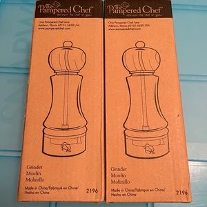 NEW Pampered Chef Salt/Pepper Grinders